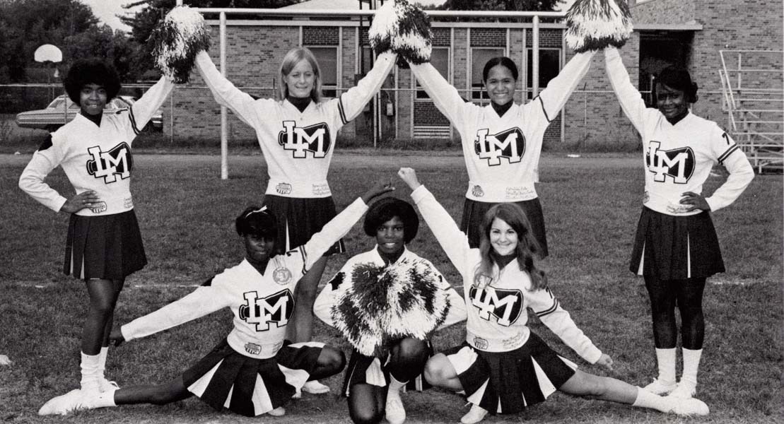 Cheerleaders, 1972